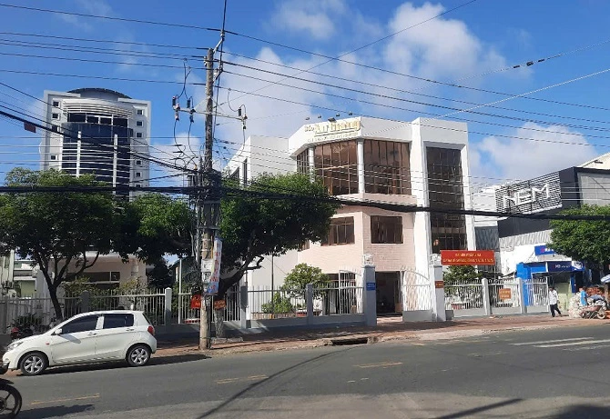 Một đơn vị báo chí tại phường Long Xuyên đã vận hành đường truyền thông suốt đảm bảo tốt nhất khi vận hành truyền hình báo điện tử .