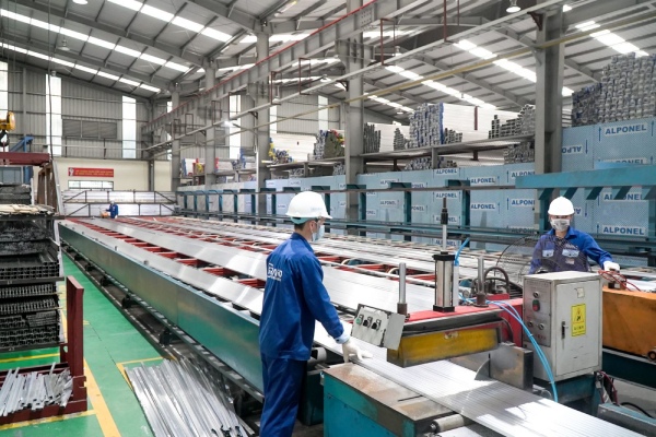 Doanh nghiệp ngành nhôm chật vật giữa áp lực thuế