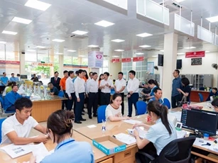 Quảng Ninh: Vận hành thông suốt hệ thống dịch vụ hành chính công hai cấp
