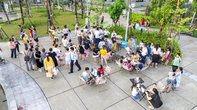 Hoạt động trò chơi miễn phí cho trẻ em được chủ đầu tư, ban quản lý phối hợp tổ chức nhân ngày Gia đình Việt Nam 28/6 vừa qua. Hoạt động trò chơi miễn phí cho trẻ em được chủ đầu tư, ban quản lý phối hợp tổ chức nhân ngày Gia đình Việt Nam 28/6 vừa qua.