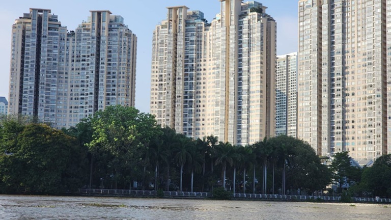 L&#x1EF1;c c&#x1EA7;u mua nh&#xE0; cao, nh&#xE0; &#x111;&#x1EA7;u t&#x1B0; kh&#xF4;ng v&#x1ED9;i&#xD;&#xA;