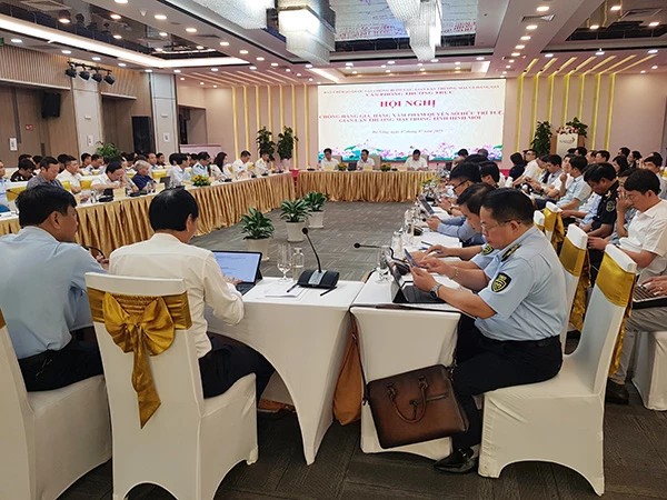Hội nghị chống hàng giả, hàng xâm phạm quyền sở hữu trí tuệ, gian lận thương mại trong tình hình mới do Văn phòng Thường trực Ban Chỉ đạo 389 quốc gia tổ chức ở Đà Nẵng ngày 7/7. Hội nghị chống hàng giả, hàng xâm phạm quyền sở hữu trí tuệ, gian lận thương mại trong tình hình mới do Văn phòng Thường trực Ban Chỉ đạo 389 quốc gia tổ chức ở Đà Nẵng ngày 7/7.