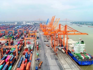 Lấy công nghệ làm đòn bẩy cạnh tranh trong 'xanh' hoá ngành logistics