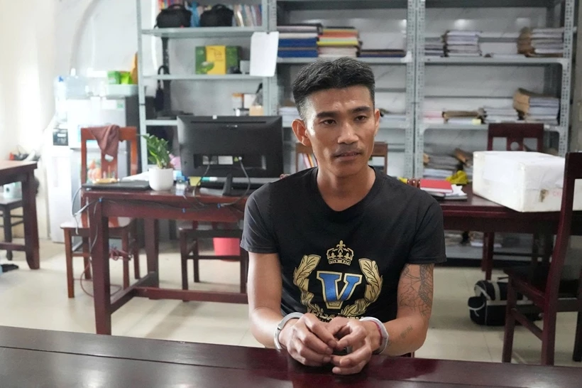 Hà Văn Thìn tại cơ quan công an. Hà Văn Thìn tại cơ quan công an.