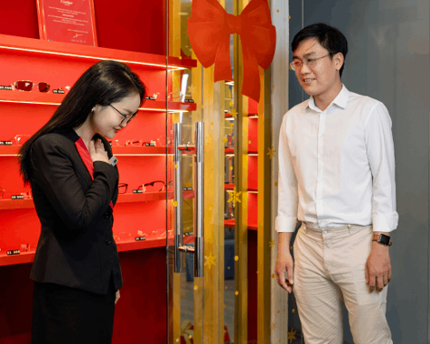 Kính Hải Triều làm gì để giải quyết sự chờ đợi của khách hàng?