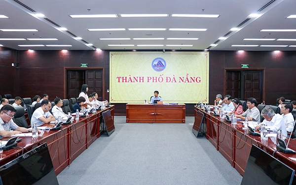 Chủ tịch UBND TP Đà Nẵng Lương Nguyễn Minh Triết làm việc với Sở KH&CN chiều ngày 15/7. Chủ tịch UBND TP Đà Nẵng Lương Nguyễn Minh Triết làm việc với Sở KH&CN chiều ngày 15/7.