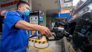Xăng giảm giá