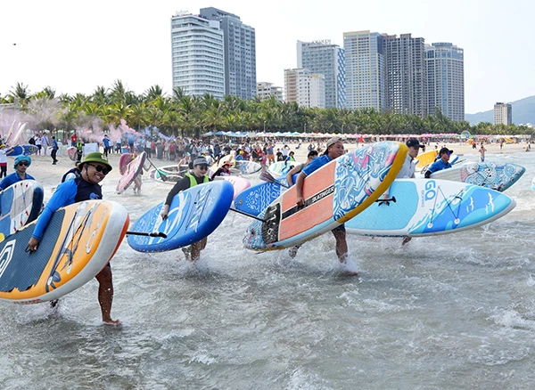 Hoạt động chèo SUP đang phát triển mạnh ở khu vực biển Mân Thái (phường Sơn Trà, TP Đà Nẵng). Hoạt động chèo SUP đang phát triển mạnh ở khu vực biển Mân Thái (phường Sơn Trà, TP Đà Nẵng).