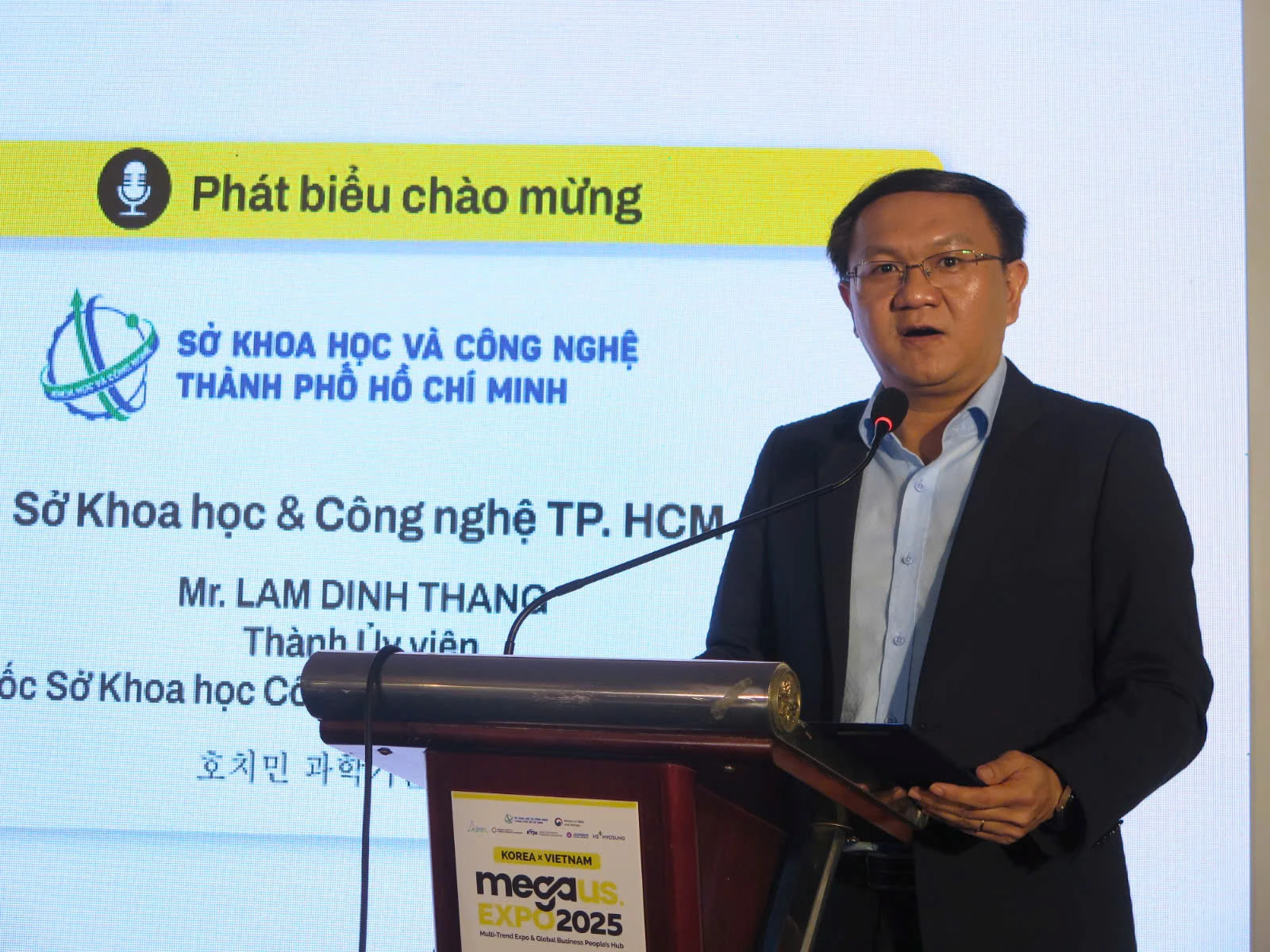 Chủ tịch HUBA Nguyễn Ngọc Hòa báo cáo tại Hội nghị Chủ tịch HUBA Nguyễn Ngọc Hòa báo cáo tại Hội nghị
