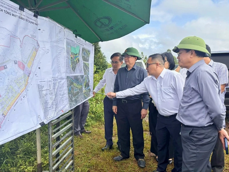 Lãnh đạo tỉnh Gia Lai kiểm tra, khảo sát dự án khu đô thị CK54 (phường Pleiku). Lãnh đạo tỉnh Gia Lai kiểm tra, khảo sát dự án khu đô thị CK54 (phường Pleiku).