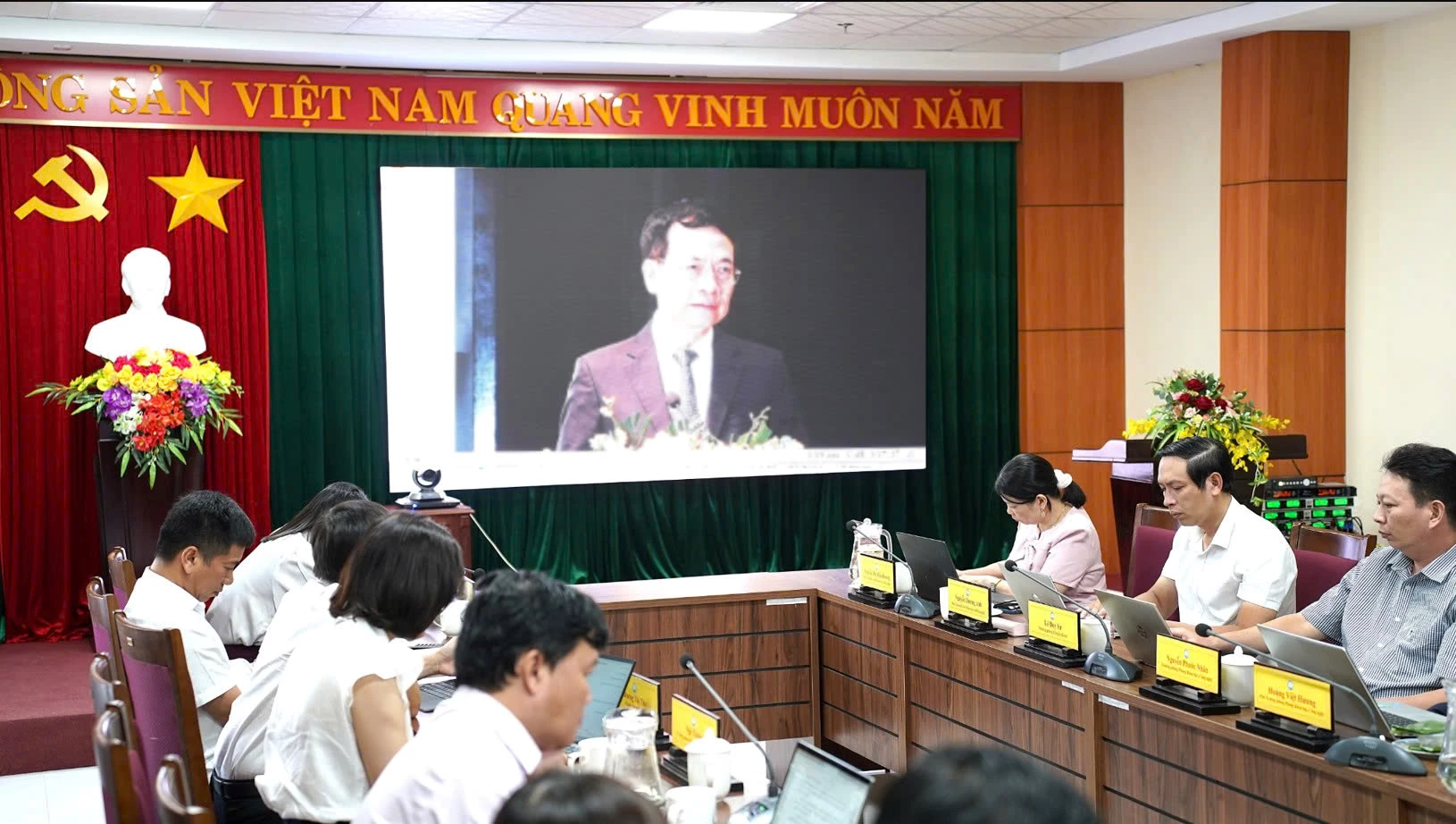 Bộ trưởng Bộ KH&CN Nguyễn Mạnh Hùng phát biểu trực tuyến tại Hội nghị Sơ kết 6 tháng đầu năm 2025, khẳng định vai trò dẫn dắt của ngành KH&CN trong đổi mới sáng tạo và chuyển đổi số quốc gia. Bộ trưởng Bộ KH&CN Nguyễn Mạnh Hùng phát biểu trực tuyến tại Hội nghị Sơ kết 6 tháng đầu năm 2025, khẳng định vai trò dẫn dắt của ngành KH&CN trong đổi mới sáng tạo và chuyển đổi số quốc gia.