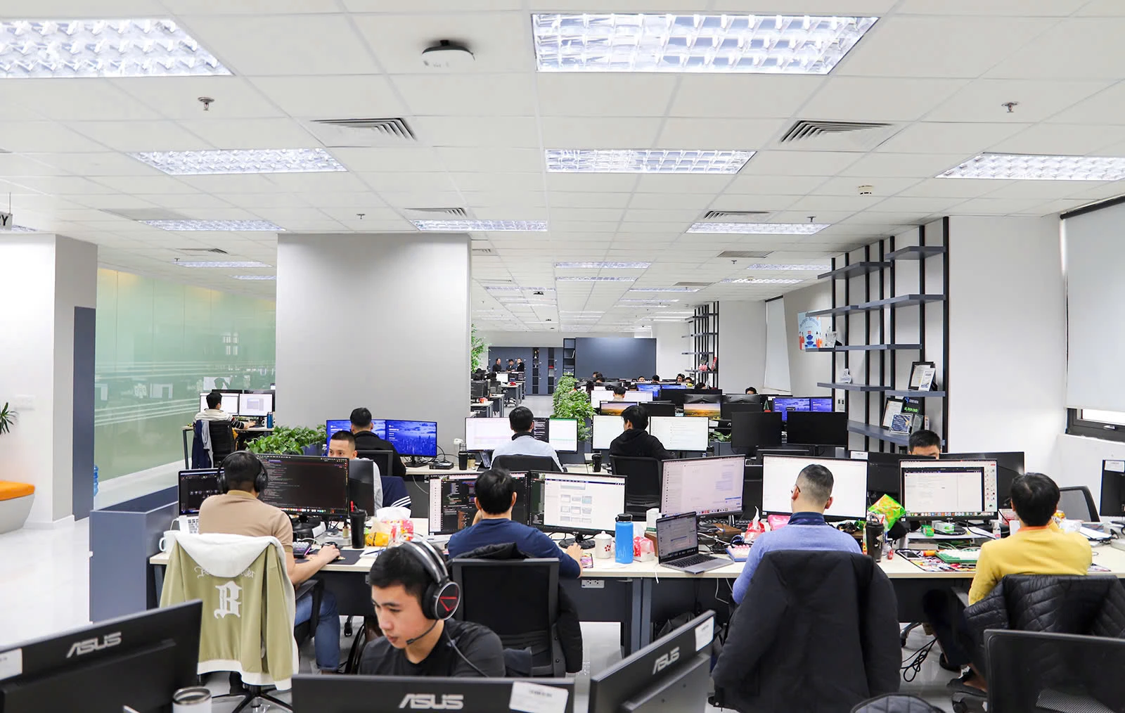 Sự chuyển dịch tư duy từ quản lý sang phục vụ, từ ban hành chính sách sang đồng hành vận hành, đang mở ra không gian số mới, nơi DN là trung tâm kiến tạo và phát triển. 