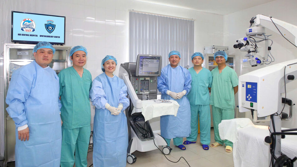 Bệnh viện trung ương Huế vận hành hệ thống mổ võng mạc hiện đại nhất miền Trung

