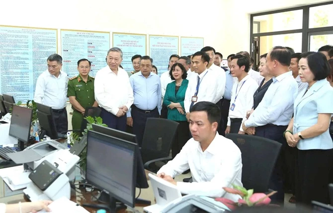 Tổng Bí thư Tô Lâm nhấn mạnh rằng "Công tác cải cách hành chính vẫn phải tiếp tục được đẩy mạnh để quản lý, quản trị đều phải tốt". Tổng Bí thư Tô Lâm nhấn mạnh rằng "Công tác cải cách hành chính vẫn phải tiếp tục được đẩy mạnh để quản lý, quản trị đều phải tốt".