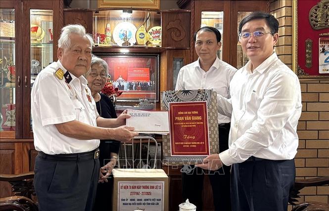 Các địa phương tổ chức nhiều hoạt động chăm lo gia đình chính sách
