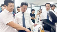 Bộ trưởng Nguyễn Mạnh Hùng thăm doanh nghiệp tại Công viên phần mềm Đà Nẵng 2