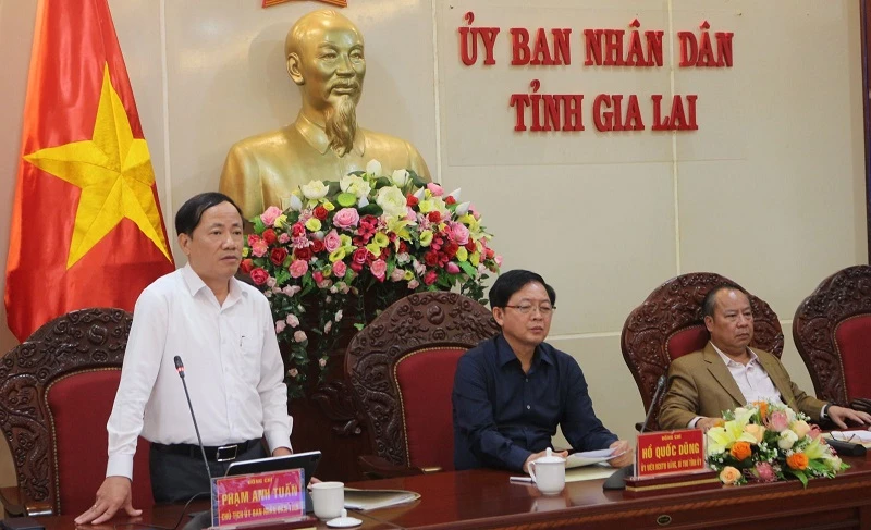 Lãnh đạo tỉnh Gia Lai chủ trì cuộc họp. Lãnh đạo tỉnh Gia Lai chủ trì cuộc họp.