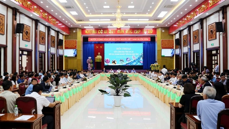 Hơn 150 doanh nghiệp, nhà đầu tư gặp gỡ, đối thoại với lãnh đạo tỉnh Gia Lai.