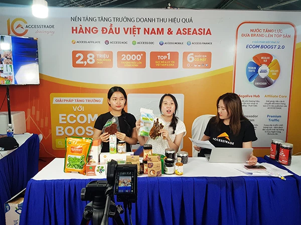 Livestream giới thiệu sản phẩm OCOP, đặc trưng của Đà Nẵng và các tỉnh, thành trong khuôn khổ sự kiện. Livestream giới thiệu sản phẩm OCOP, đặc trưng của Đà Nẵng và các tỉnh, thành trong khuôn khổ sự kiện.