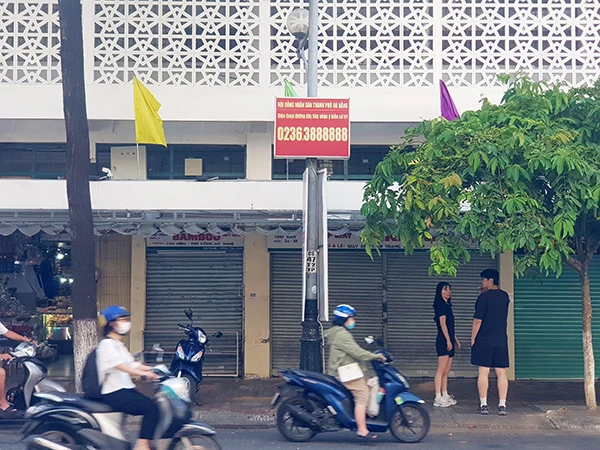 Hiện số điện thoại này được treo trên nhiều đường phố Đà Nẵng để HĐND TP kịp thời tiếp nhận, xử lý ý kiến, kiến nghị của cử tri và nhân dân. Hiện số điện thoại này được treo trên nhiều đường phố Đà Nẵng để HĐND TP kịp thời tiếp nhận, xử lý ý kiến, kiến nghị của cử tri và nhân dân.