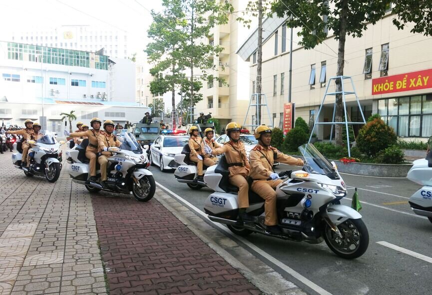 Công an TP Hồ Chí Minh ra quân cao điểm trấn áp tội phạm, bảo đảm an ninh Đại hội Đảng