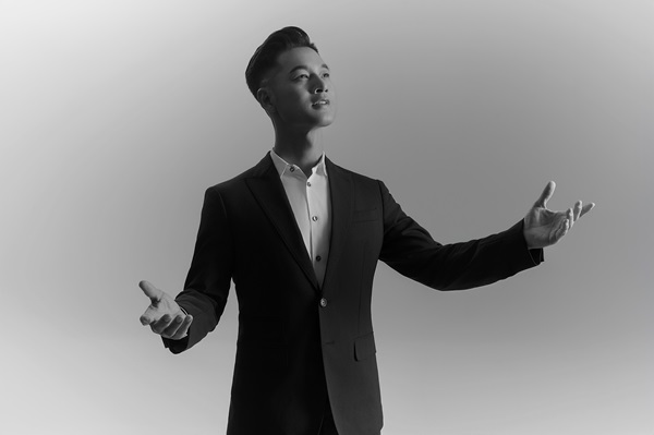 Ca sĩ Đức Tuấn làm mới siêu phẩm nhạc Việt trong đại nhạc hội tại T&T City Millennia