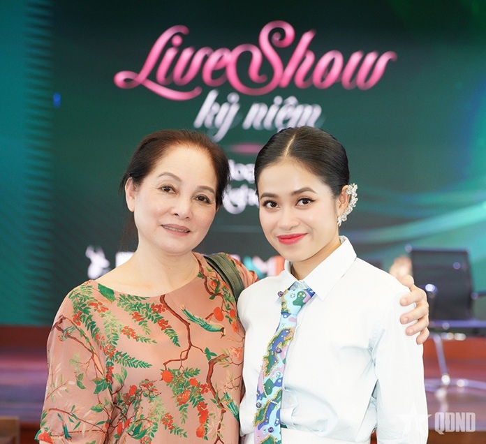 Quán quân Sao Mai Hoàng Hồng Ngọc làm liveshow sau 15 năm ca hát