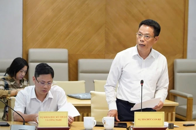 Ông Mai Ánh Hồng, Phó Vụ trưởng Vụ Tổ chức cán bộ, Bộ Khoa học và Công nghệ. Ông Mai Ánh Hồng, Phó Vụ trưởng Vụ Tổ chức cán bộ, Bộ Khoa học và Công nghệ.