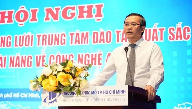 Phó Giáo sư, Tiến sĩ Nguyễn Văn Phúc, Thứ trưởng Giáo dục và Đào tạo phát biểu tại hội nghị