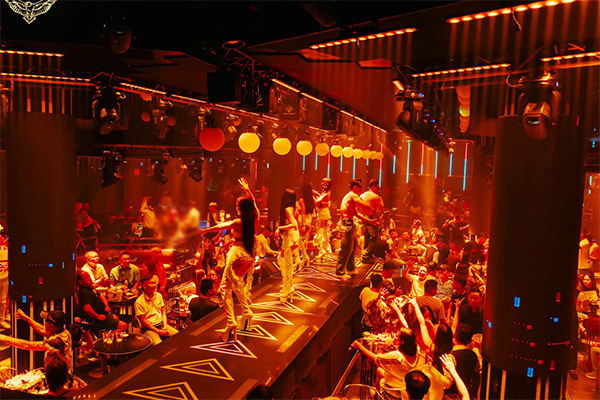 Đà Nẵng: Khám phá đại tiệc âm nhạc tháng 8 tại Top TV Club Karaoke