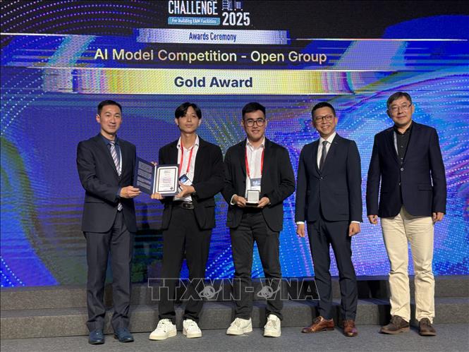 Ba kỹ sư Việt xuất sắc đoạt quán quân Global AI Challenge tại Hong Kong