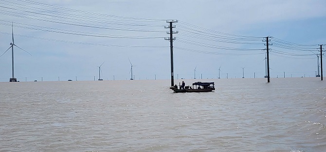 Vĩnh Long: 13 trụ đường dây truyền tải điện bị gãy trong lúc bảo trì