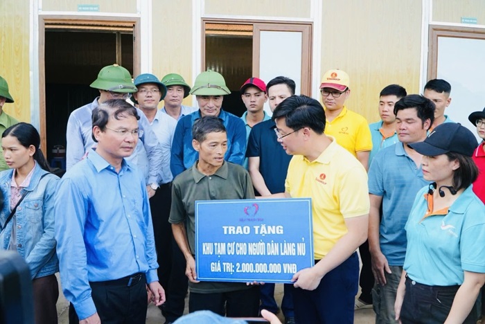 Quỹ Thiện Tâm đón nhận Huân chương Lao động hạng Nhất