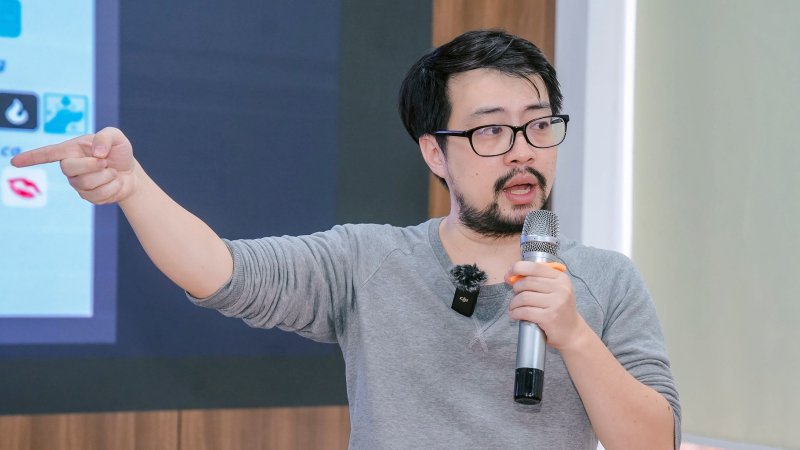 Chuyên gia trí tuệ nhân tạo: ‘Dùng AI để kích hoạt, không phải để thay thế trí óc’