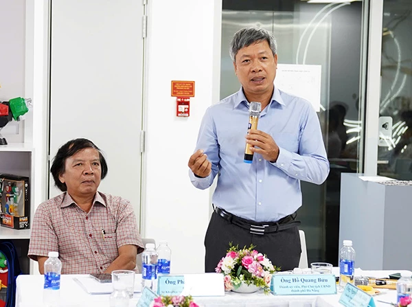 Phó Chủ tịch UBND TP Đà Nẵng Hồ Quang Bửu phát biểu tại buổi làm việc với cộng đồng khởi nghiệp TP chiều 12/8. Phó Chủ tịch UBND TP Đà Nẵng Hồ Quang Bửu phát biểu tại buổi làm việc với cộng đồng khởi nghiệp TP chiều 12/8.