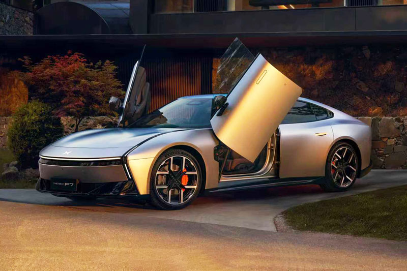 Xe sedan dùng cửa cắt kéo, công suất 594 mã lực, giá gần 1,5 tỷ đồng