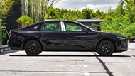 Xe sedan cùng phân khúc với Toyota Camry, thiết kế thể thao, giá hấp dẫn
