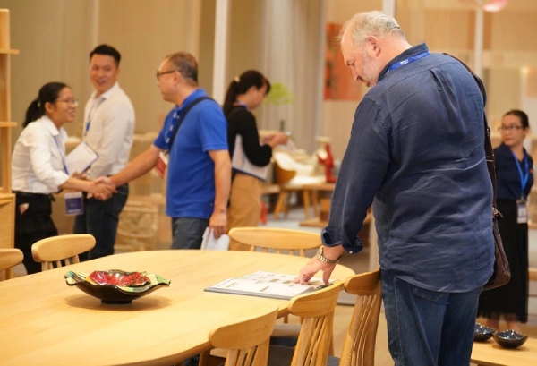 Bất chấp thuế quan, đoàn doanh nghiệp Mỹ 'đổ bộ' TP Hồ Chí Minh mua hàng Việt