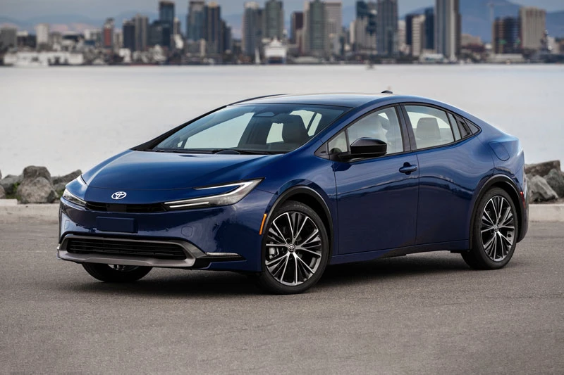 1. Toyota Prius - 57 MPG (khoảng 24,23 km/lít).