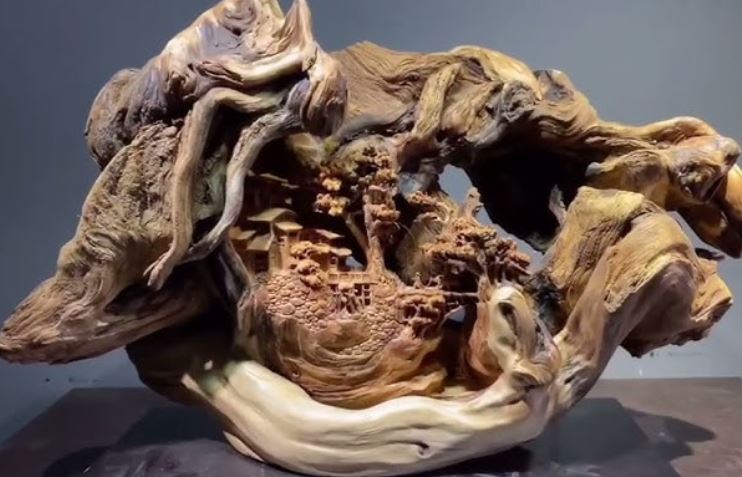 Loại gỗ thân cong kỳ lạ, mùi thơm nghìn năm không phai, đắt đỏ bậc nhất thế giới