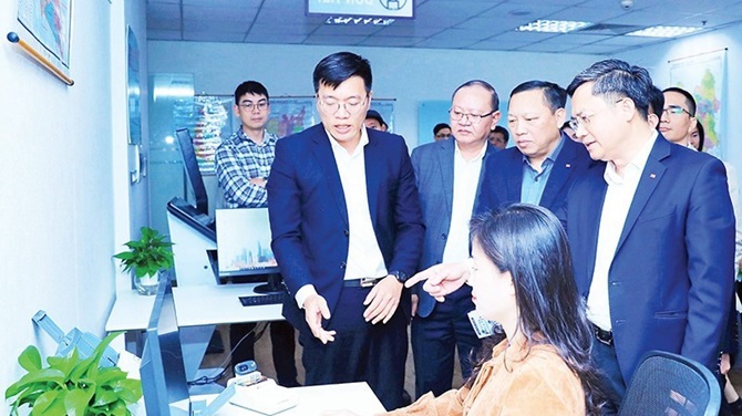 Nêu gương trong ứng dụng khoa học, công nghệ, chuyển đổi số