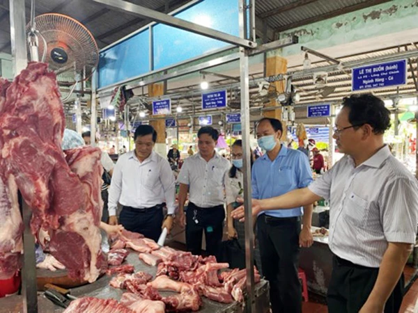 BQL An toàn thực phẩm TP Đà Nẵng tổ chức kiểm tra tại các chợ trên địa bàn phường Sơn Trà. BQL An toàn thực phẩm TP Đà Nẵng tổ chức kiểm tra tại các chợ trên địa bàn phường Sơn Trà.