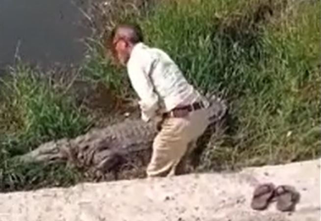 CLIP: Say r&#x1B0;&#x1EE3;u, ng&#x1B0;&#x1EDD;i &#x111;&#xE0;n &#xF4;ng coi c&#xE1; s&#x1EA5;u l&#xE0; m&#x1EB9; v&#xE0; ph&#x1EA3;n &#x1EE9;ng kh&#xF3; tin c&#x1EE7;a &#x27;ch&#xFA;a t&#x1EC3; &#x111;&#x1EA7;m l&#x1EA7;y&#x27;