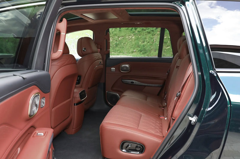 SUV dài hơn 5,1 mét, công suất 335 mã lực, nội thất tiện nghi, giá ngang Honda CR-V