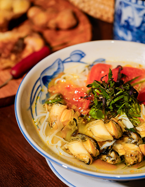 T&#xEC;m v&#x1EC1; &#x27;qu&#xE0; b&#xFA;n&#x27; c&#x1EE7;a nh&#xE0; v&#x103;n V&#x169; B&#x1EB1;ng ngay t&#x1EA1;i &#x110;&#xE0; N&#x1EB5;ng