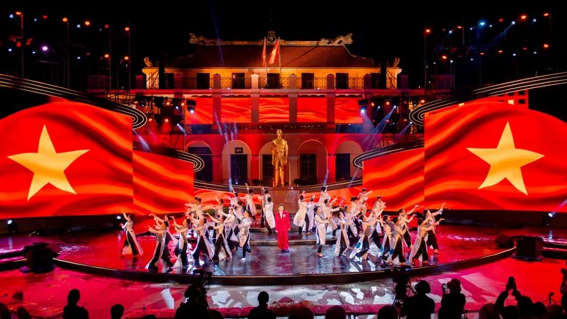 'Thời cơ vàng' - Cầu truyền hình kết nối Cột cờ Hà Nội, Quảng trường Ngọ Môn và Bến Nhà Rồng