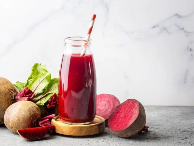 Nghiên cứu mới: Nước ép củ dền giúp hạ huyết áp ở người cao tuổi