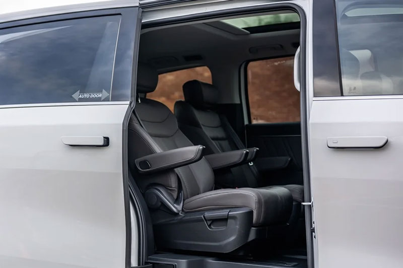 MPV công suất 245 mã lực, nội thất tiện nghi, giá hơn 1,1 tỷ đồng, so kè cùng Kia Carnival