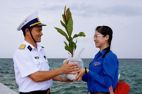 Ngân hàng Quân đội MB đồng hành cùng chiến dịch 'Triệu cột mốc xanh'