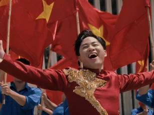 Tùng Dương ra mắt MV 'Viết tiếp câu chuyện hòa bình': Khi âm nhạc trở thành lời tri ân lịch sử